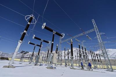 國內海拔最高鐵路牽引變電所送電成功